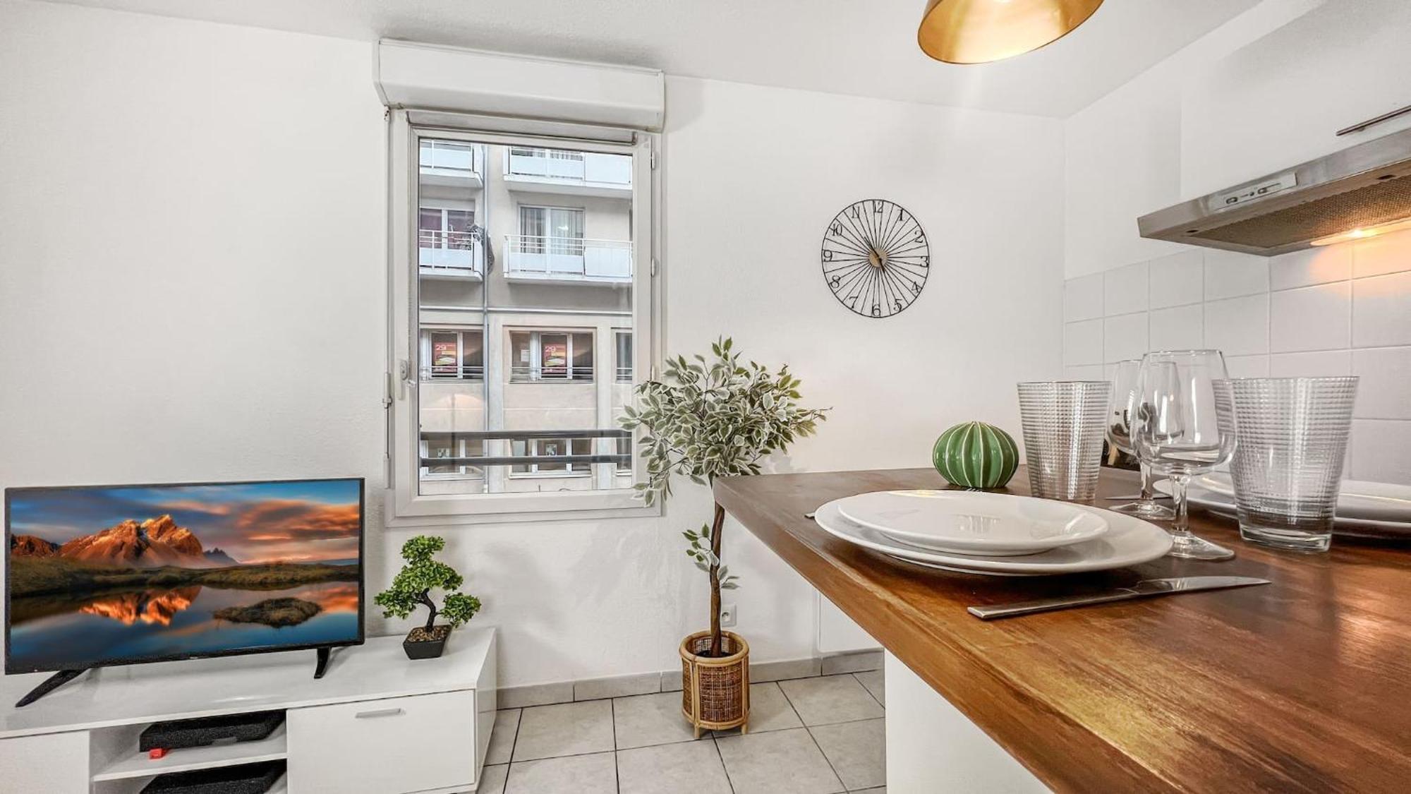 Homey Wild - Proche Gare Et Tram - Proche Centre - Balcon Prive - Parking Prive - Wifi Gratuit Annemasse Esterno foto
